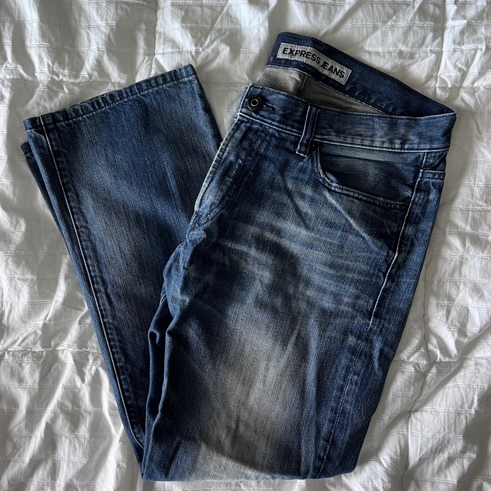 Lightly worn Express Medium Wash Kingston Classic Bootcut Men’s Jeans 32x30